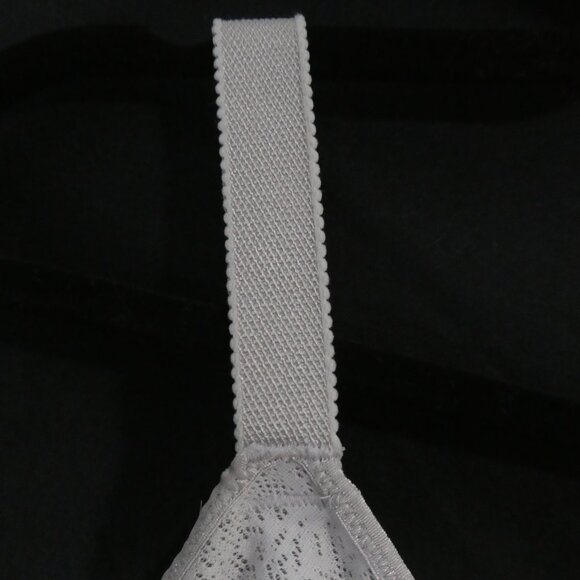 WACOAL | 40 DDD | Elegant Light Grey Lace Bra | Underwire Support | Unpadded - Picture 6 of 16